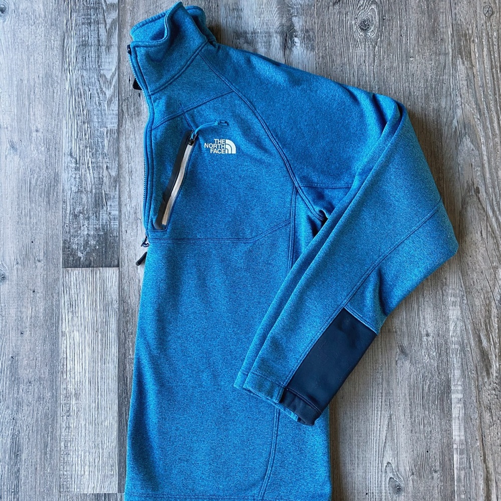 Long sleeved north face 1/4 zip